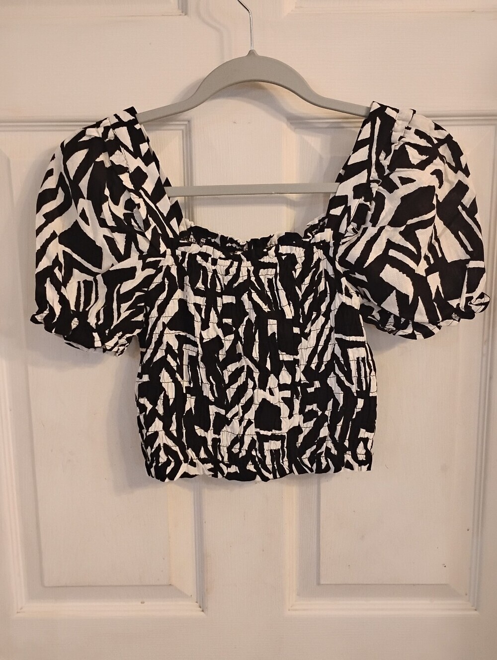 Monteau Los Angeles Puff Sleeve Smocked Crop Top, NWT, Size: S